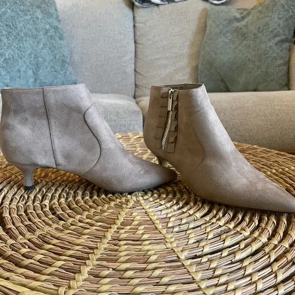 Bella Vita Women’s Tan Suede Dress Bootie Ankle Boot Sz-8 - Picture 14 of 14